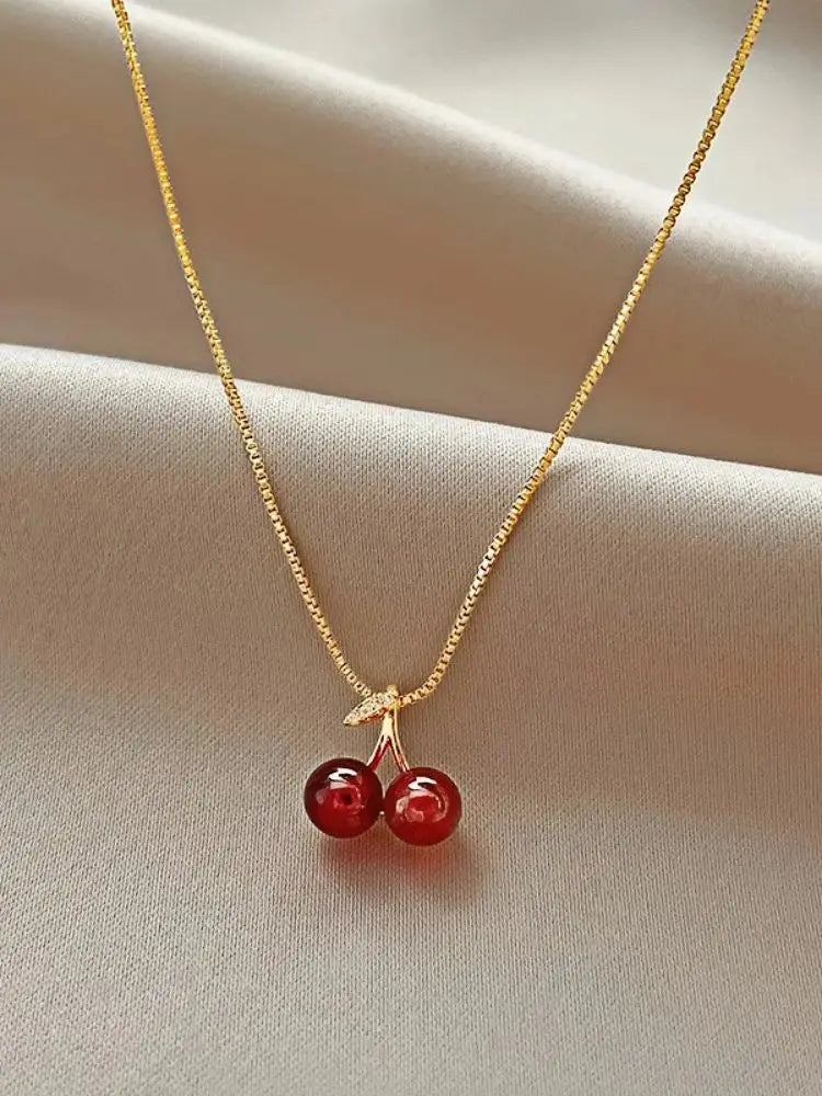 🩷 Collier pendentif "Petit Vin Rouge Cerise" – Chaîne dorée tendance pour femmes