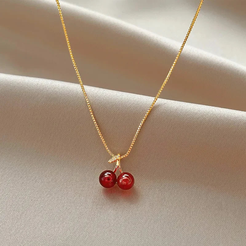 🩷 Collier pendentif "Petit Vin Rouge Cerise" – Chaîne dorée tendance pour femmes