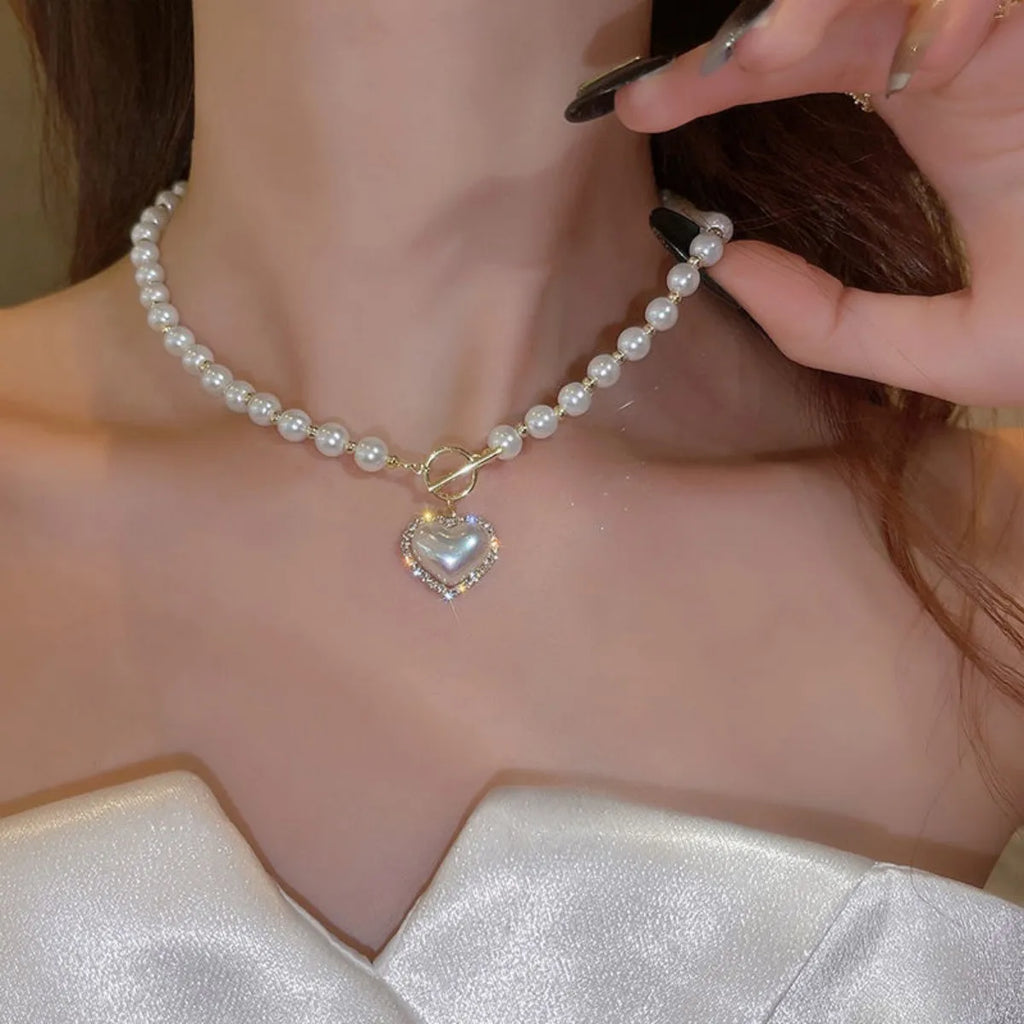 Collier de Perles en Forme de Cœur – Élégance Romantique et Intemporelle