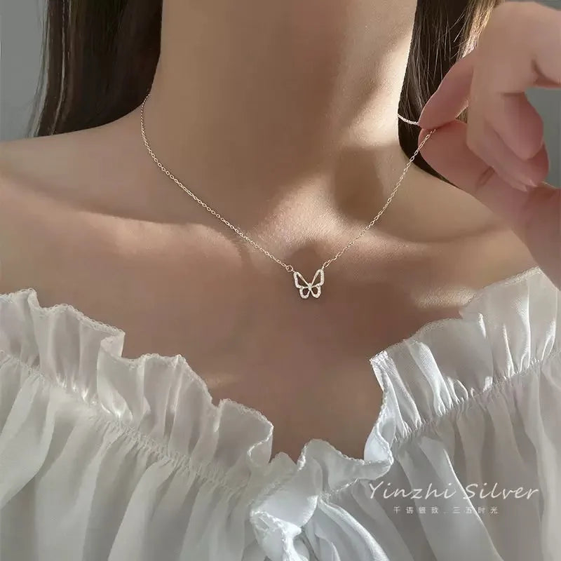 Collier Papillon Brillant – Double Chaîne Élégante pour Femmes