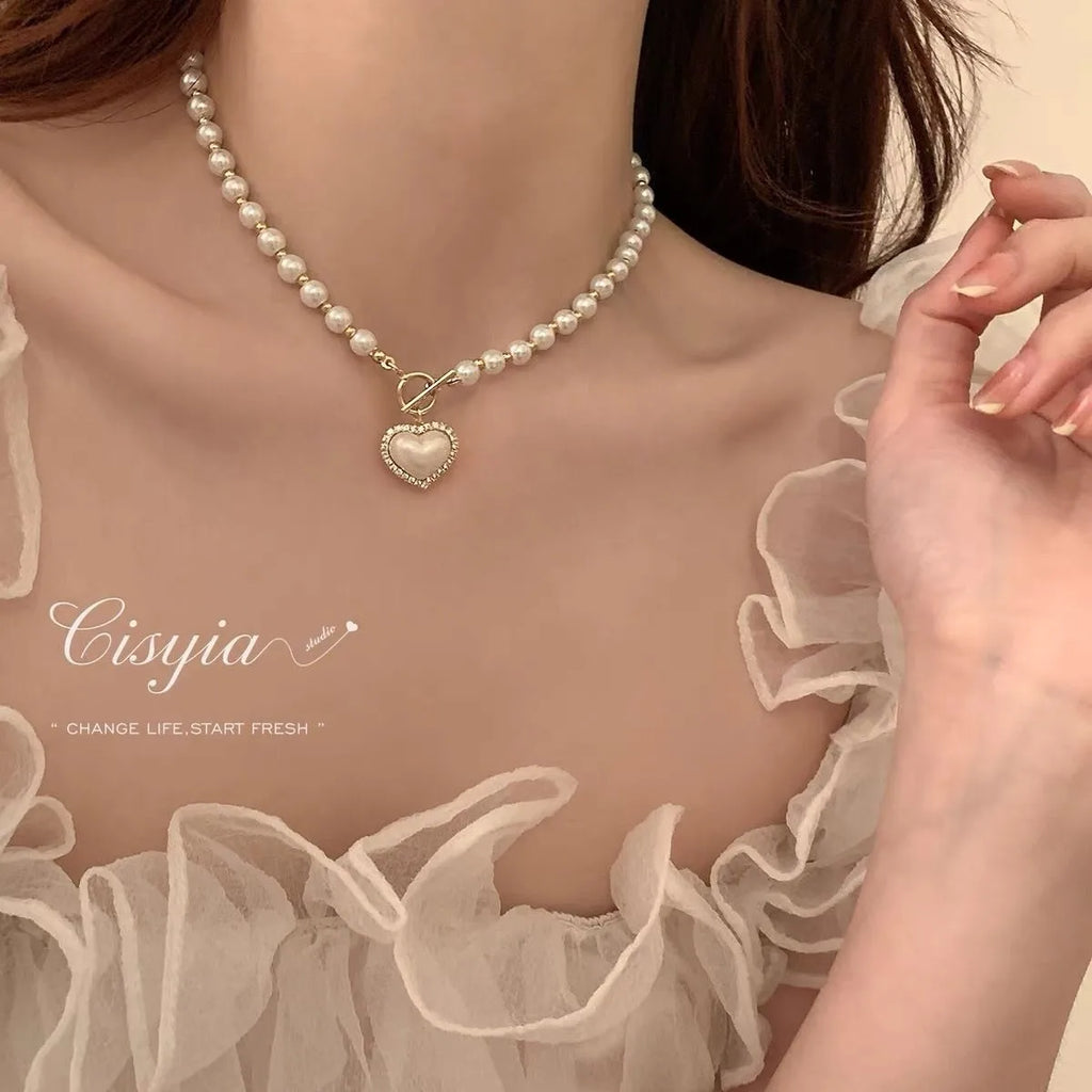 Collier de Perles en Forme de Cœur – Élégance Romantique et Intemporelle