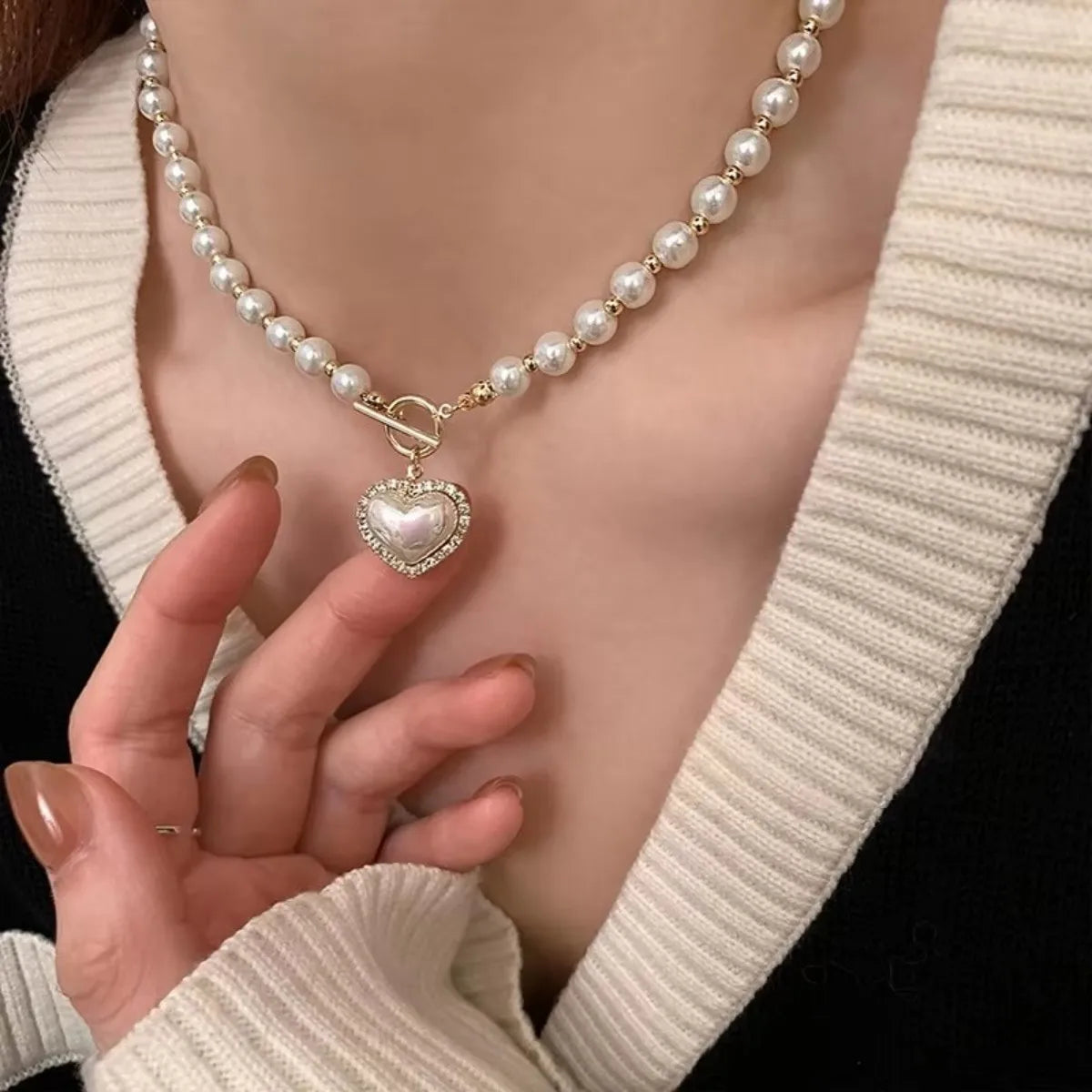Collier de Perles en Forme de Cœur – Élégance Romantique et Intemporelle