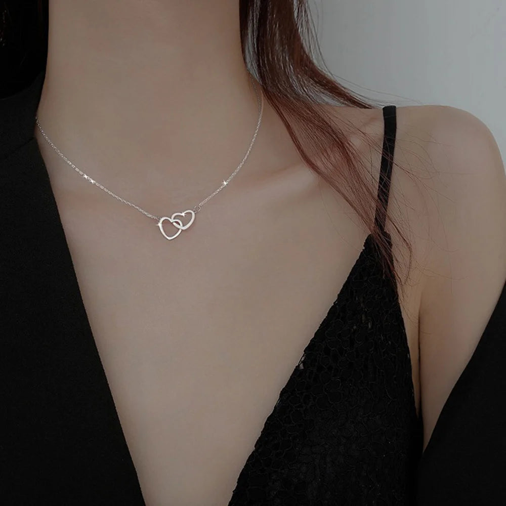 Collier Double Cœur Creux – Élégance Simple et Romantique pour Femmes